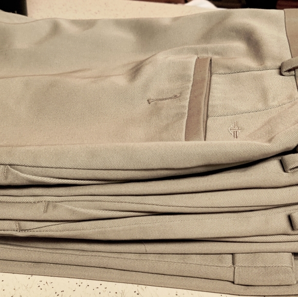 3 Pair bundle of Dockers Khacki slacks 36W x 34L - Picture 5 of 8
